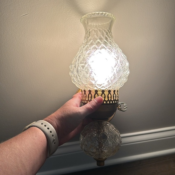 Vintage Crystal and Brass Tulip Hurricane Pair of Wall Sconce Lamps - Picture 12 of 12